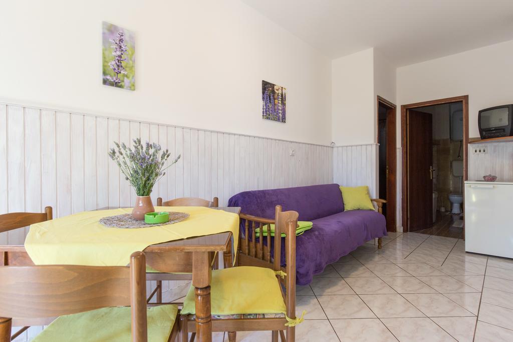 Apartment Milka A4 Крк Екстер'єр фото