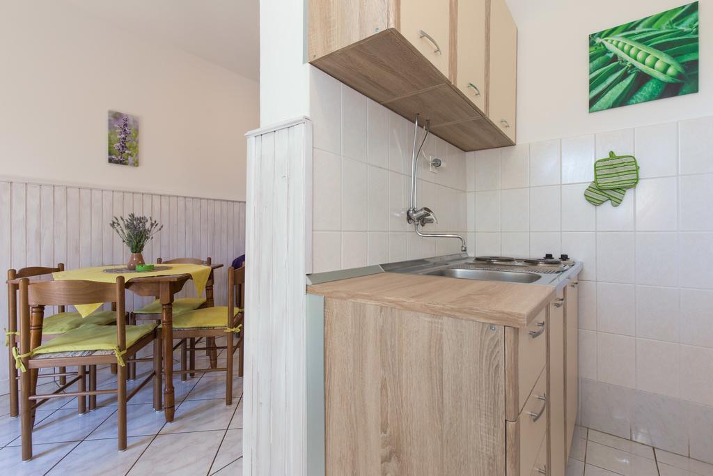 Apartment Milka A4 Крк Екстер'єр фото