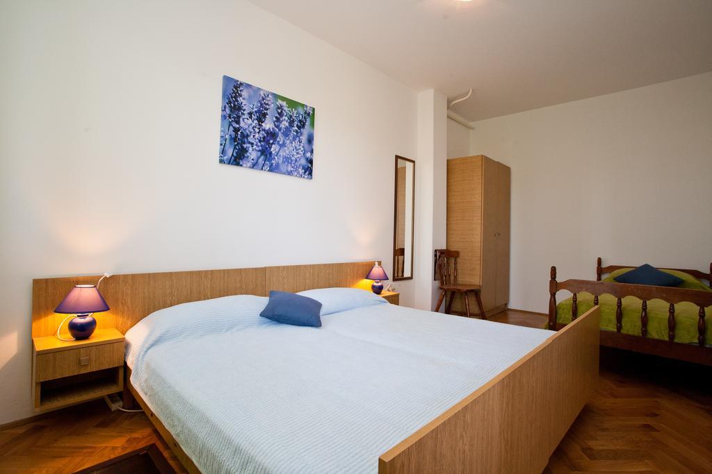Apartment Milka A4 Крк Екстер'єр фото